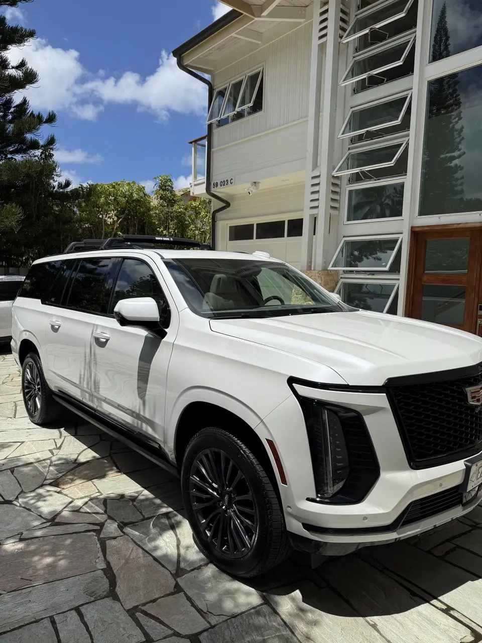 Freshly detailed SUV in a residential driveway on the North Shore of Oahu