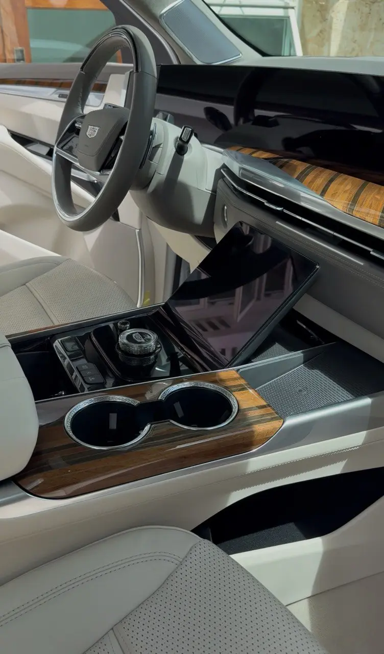 Spotless luxury SUV interior after a Mantra interior deep clean